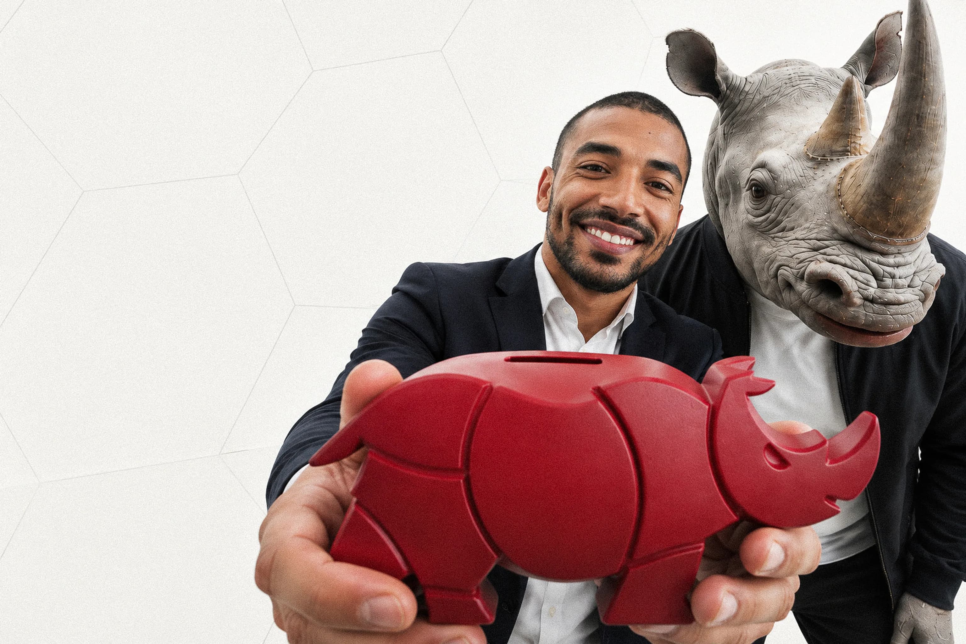 Programme secteur banque et assurance : un professionnel tient une tirelire rhinocéros rouge Groupe Rhinos